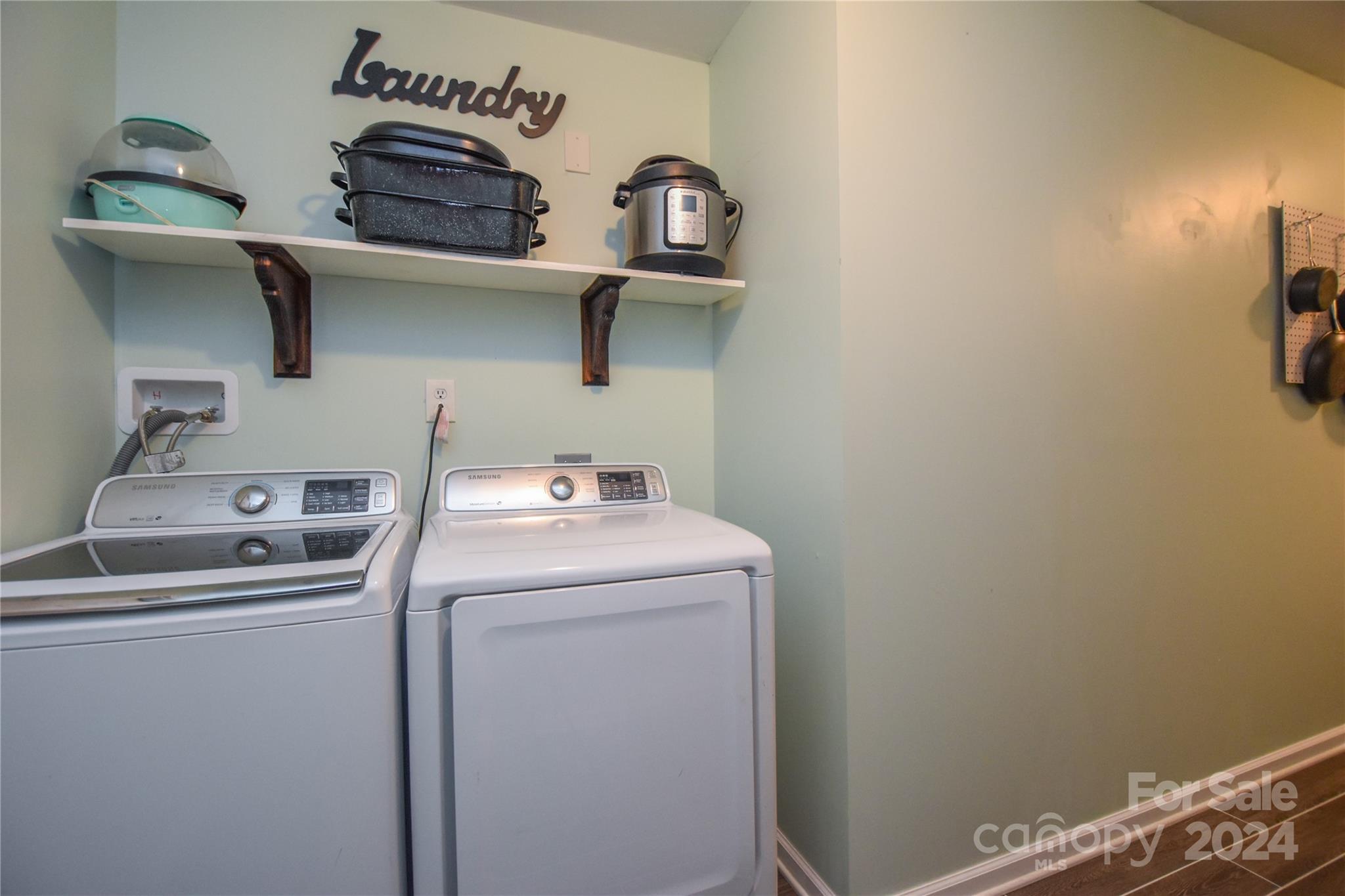 2004 Oakbriar Circle