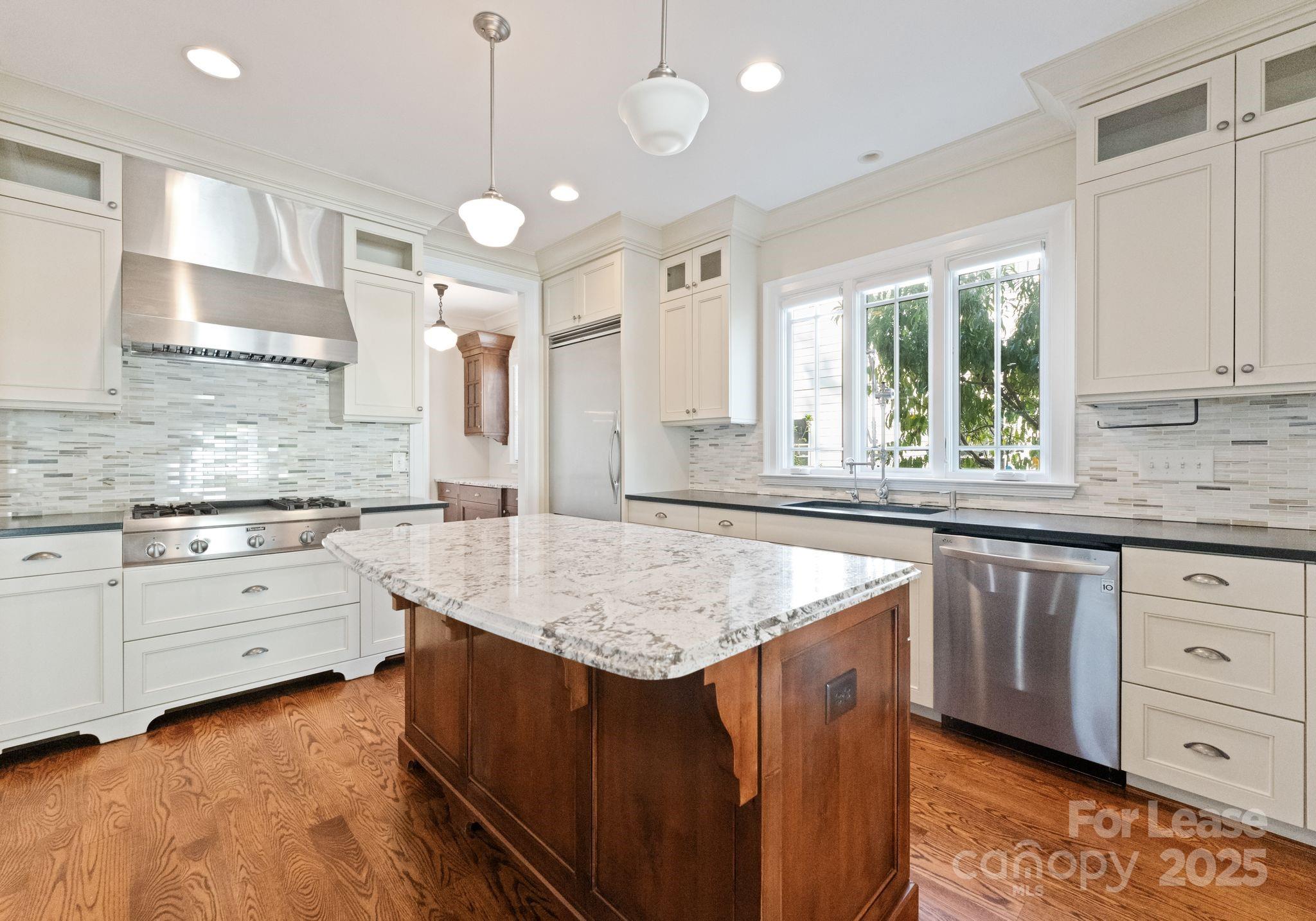 3125 Pinehurst Place