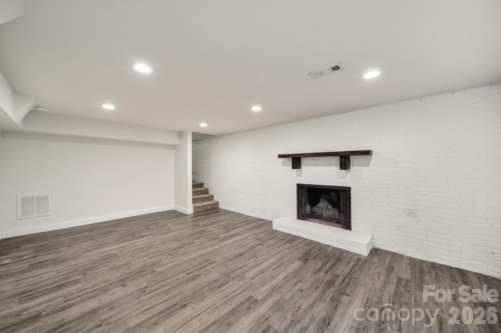 1200 Vickie Lane