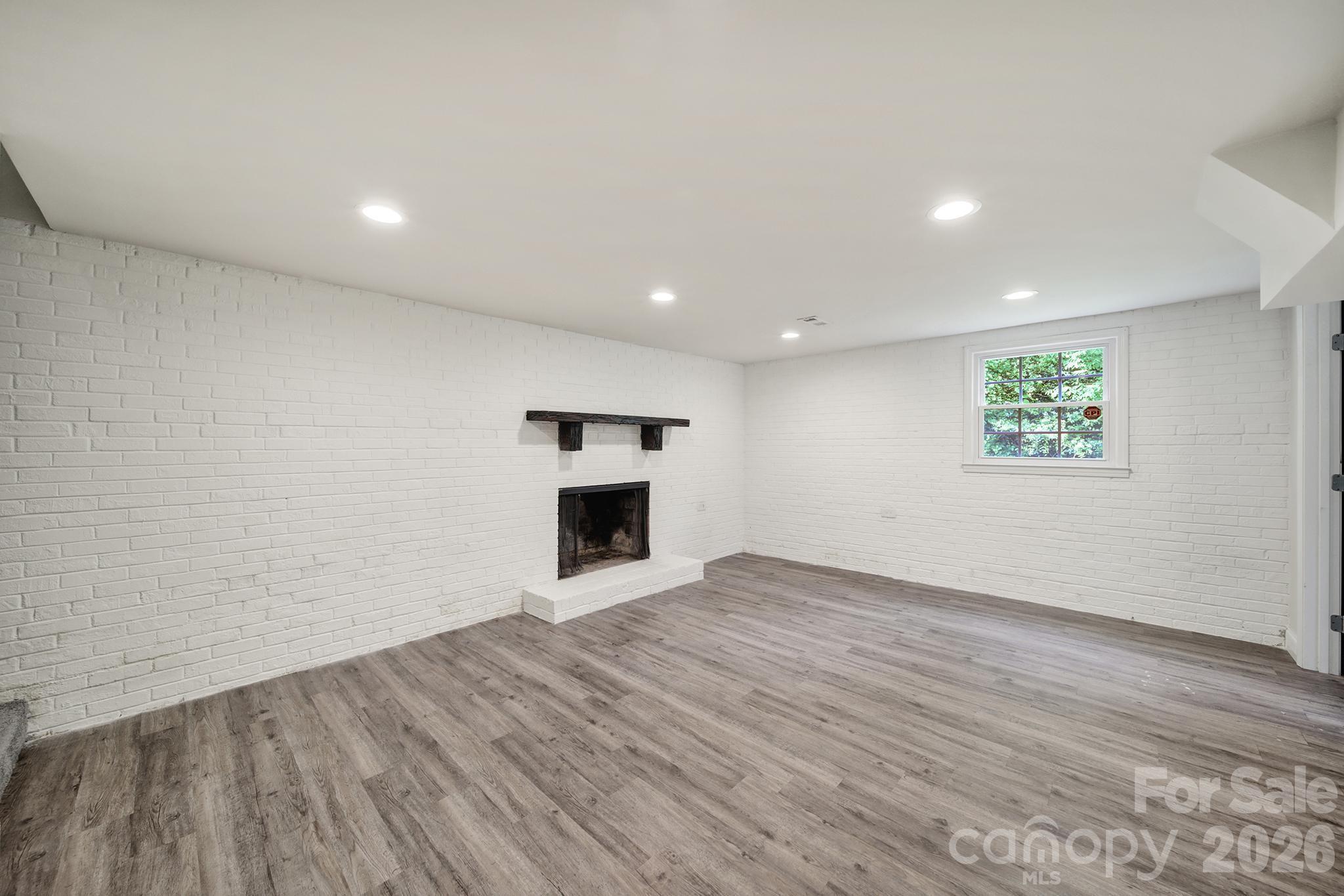 1200 Vickie Lane