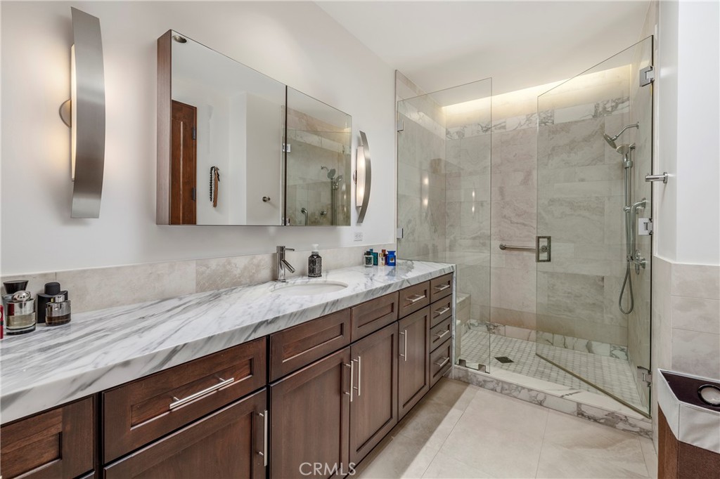 345 E Colorado Boulevard 404