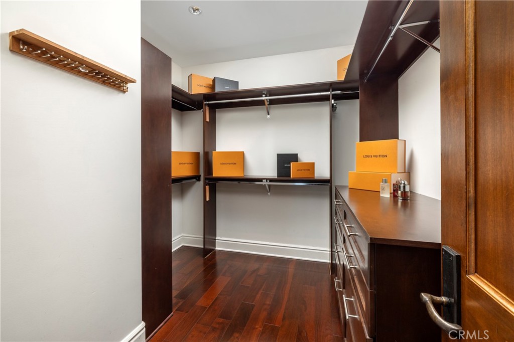 345 E Colorado Boulevard 404