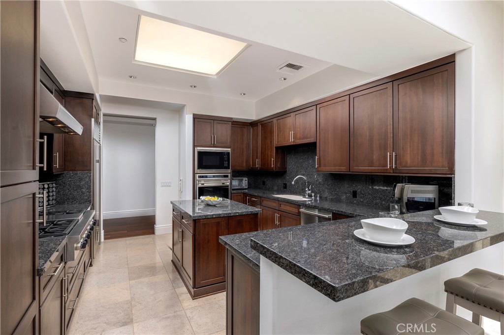 345 E Colorado Boulevard 404