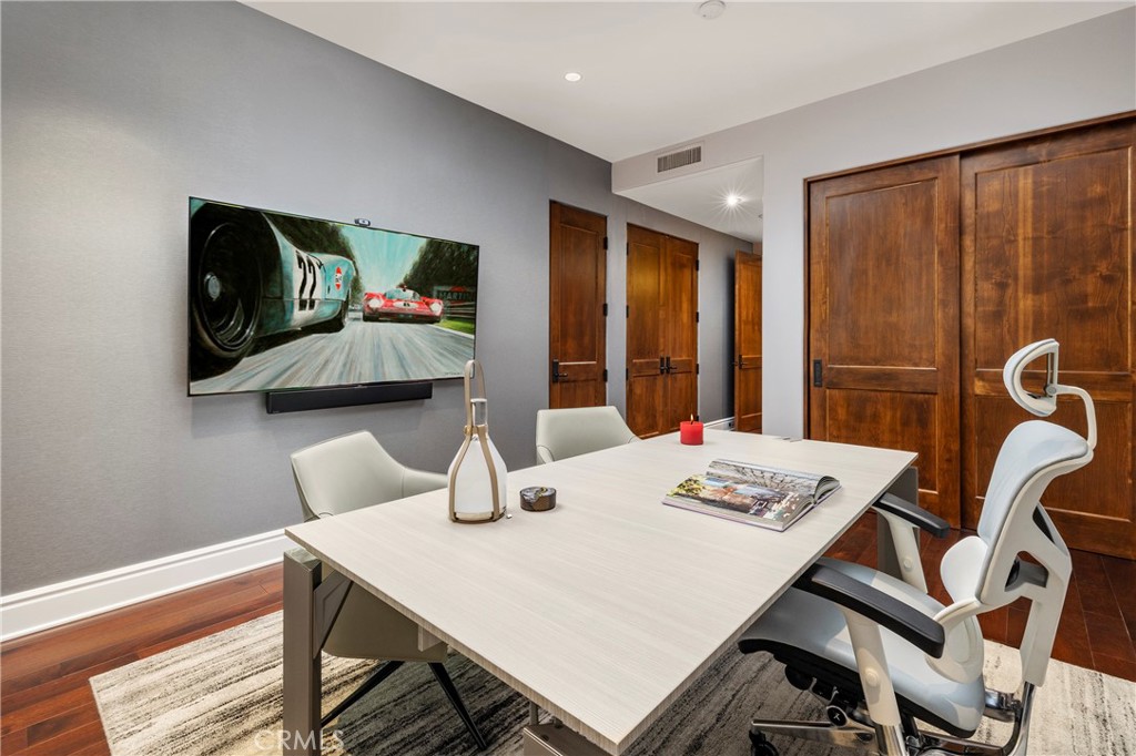 345 E Colorado Boulevard 404