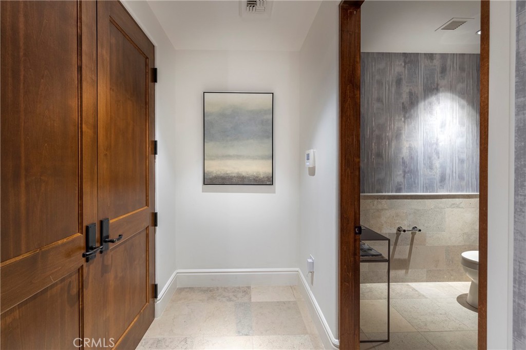345 E Colorado Boulevard 404
