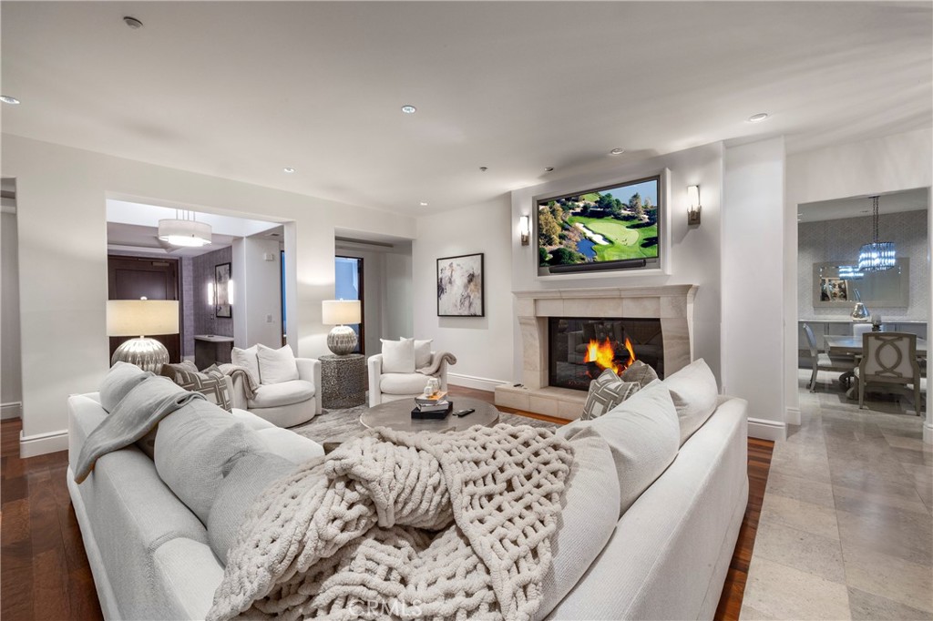 345 E Colorado Boulevard 404
