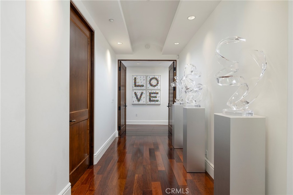 345 E Colorado Boulevard 404