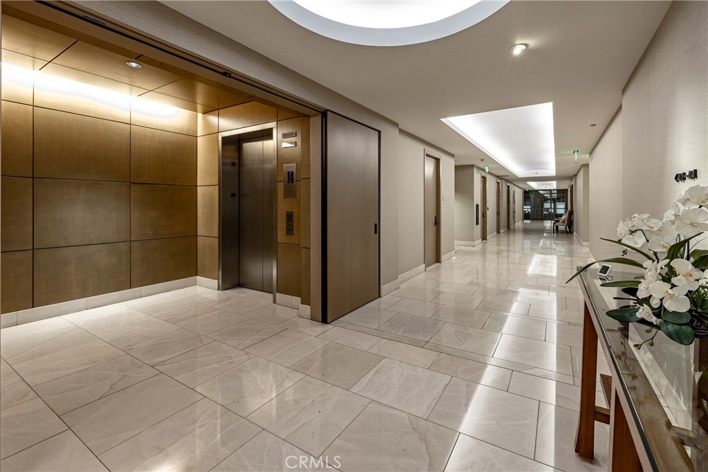 345 E Colorado Boulevard 404