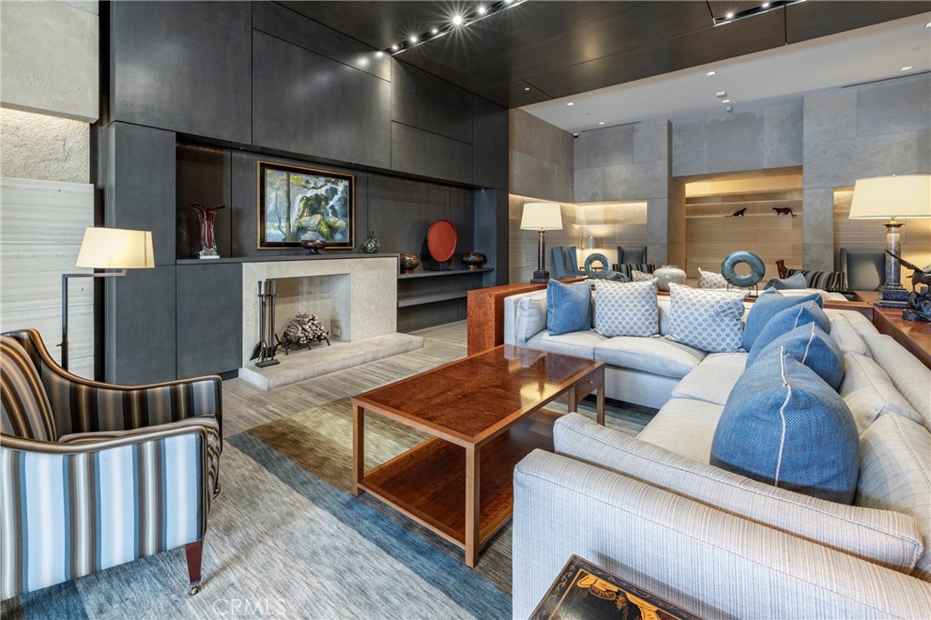 345 E Colorado Boulevard 404