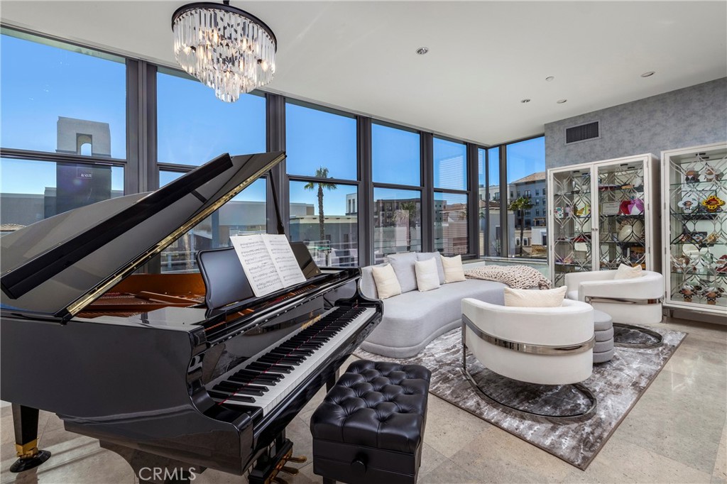 345 E Colorado Boulevard 404