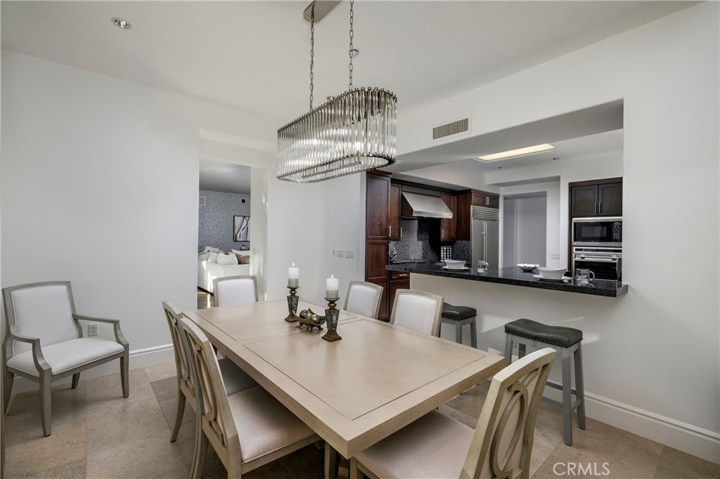 345 E Colorado Boulevard 404