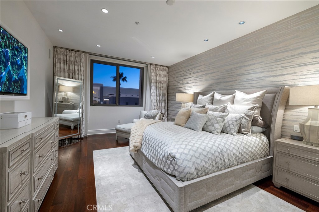 345 E Colorado Boulevard 404