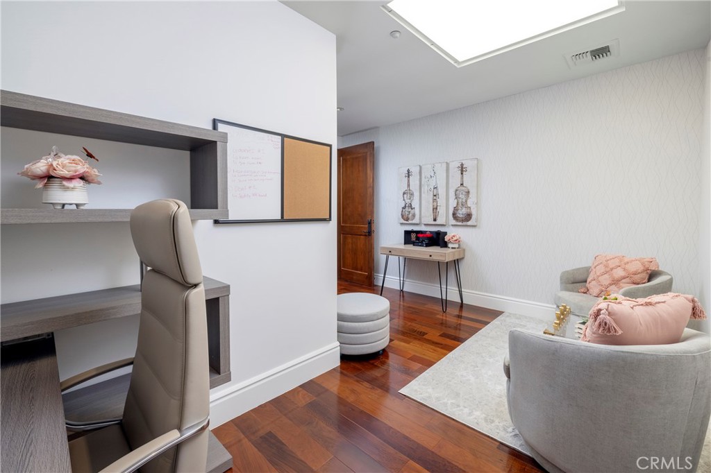 345 E Colorado Boulevard 404
