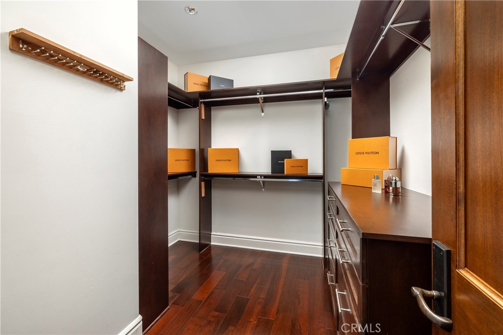 345 E Colorado Boulevard 404