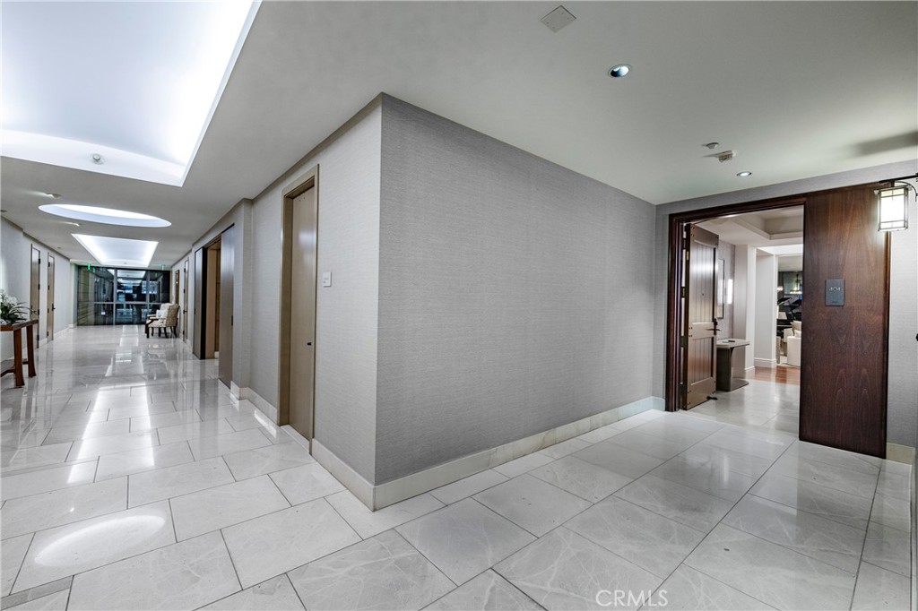 345 E Colorado Boulevard 404