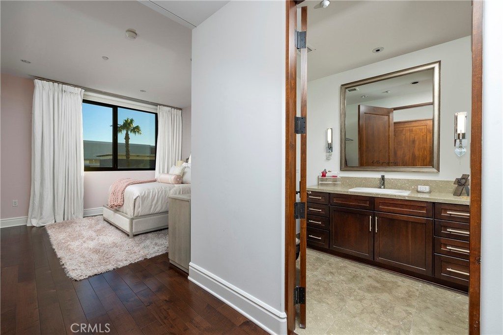 345 E Colorado Boulevard 404