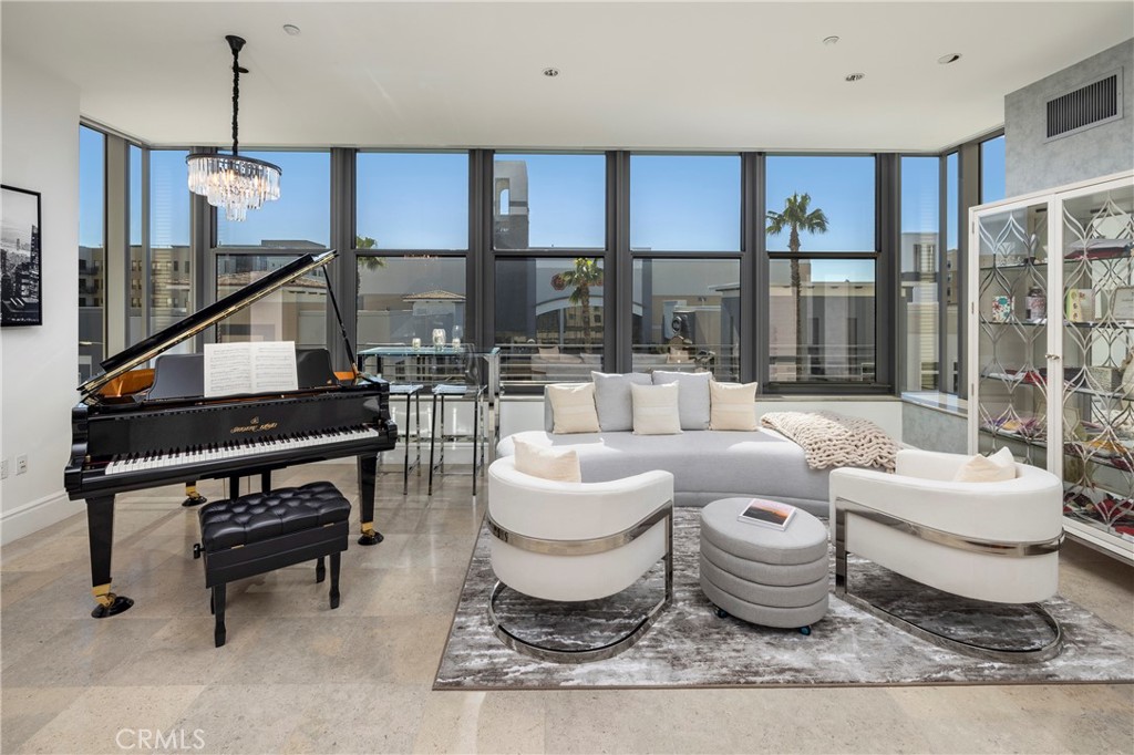 345 E Colorado Boulevard 404