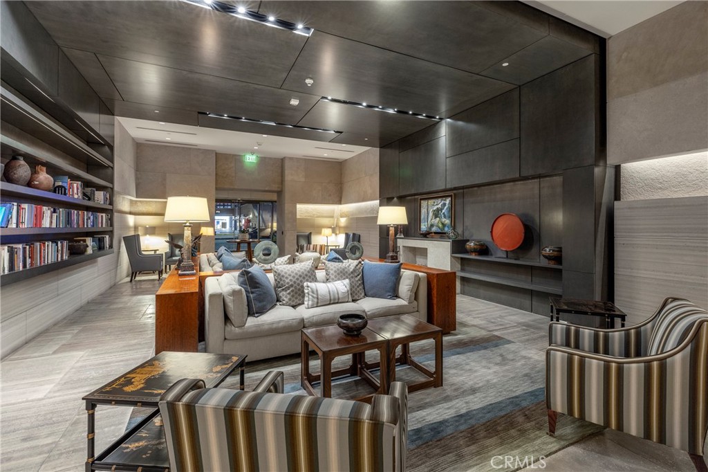 345 E Colorado Boulevard 404