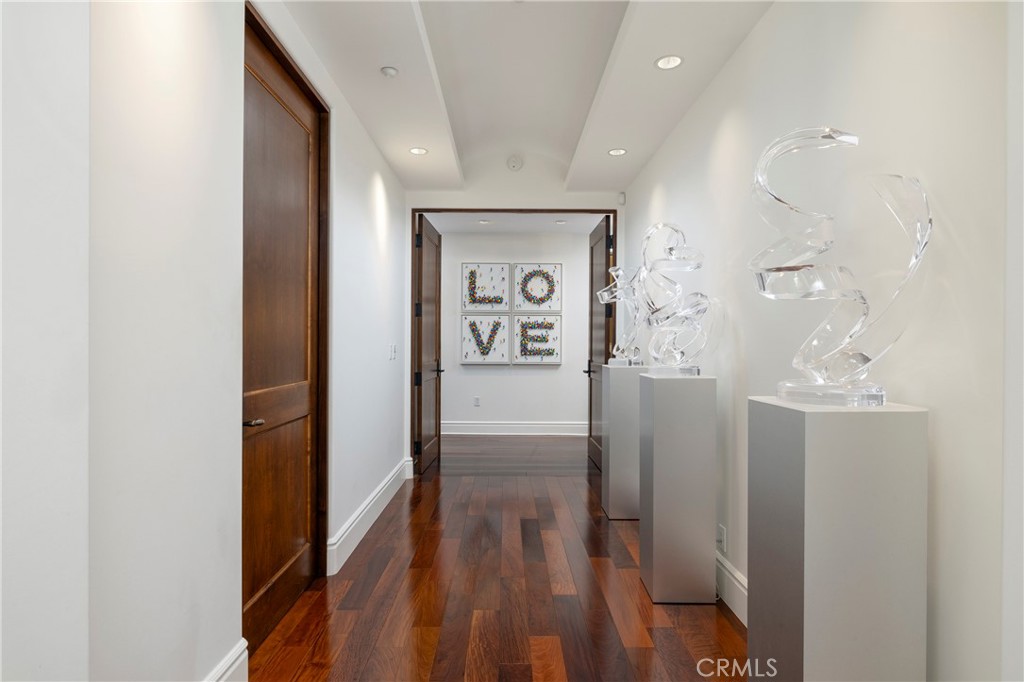 345 E Colorado Boulevard 404
