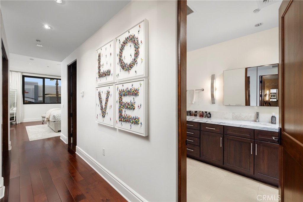 345 E Colorado Boulevard 404