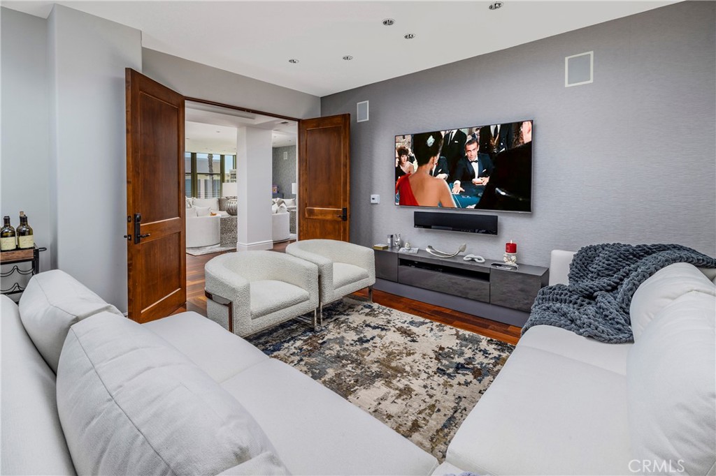 345 E Colorado Boulevard 404