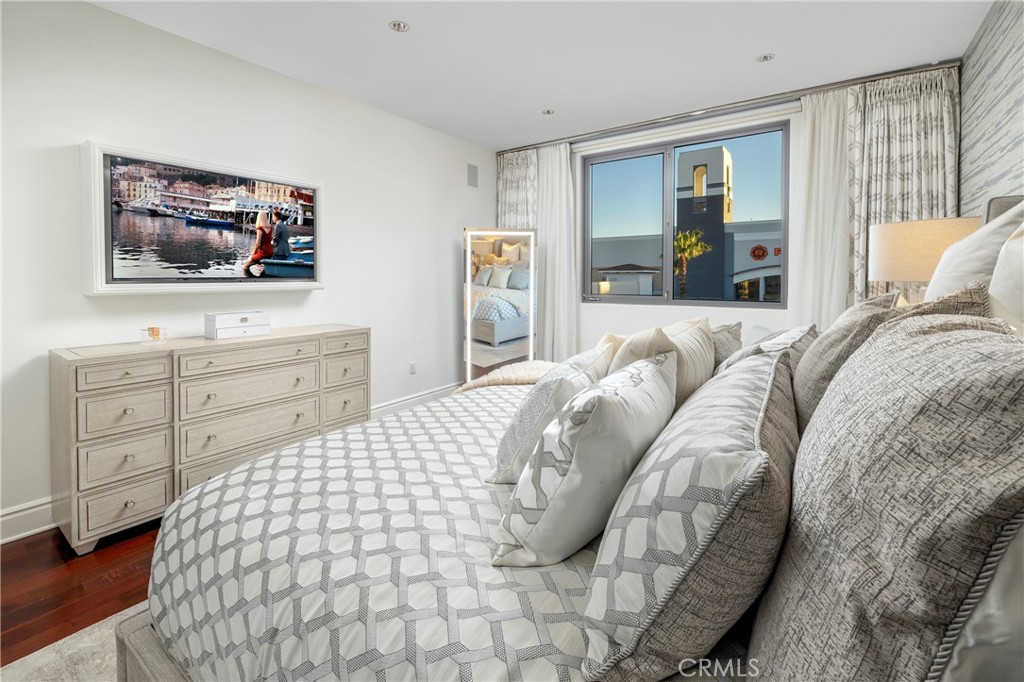 345 E Colorado Boulevard 404