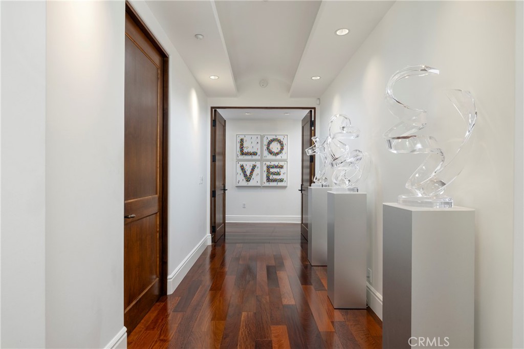 345 E Colorado Boulevard 404