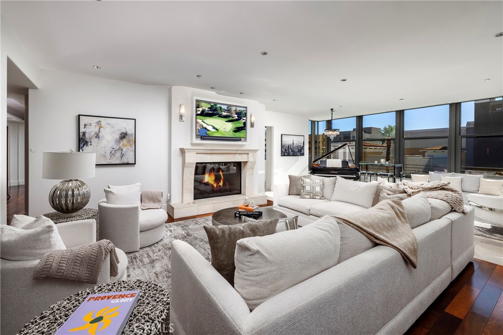 345 E Colorado Boulevard 404