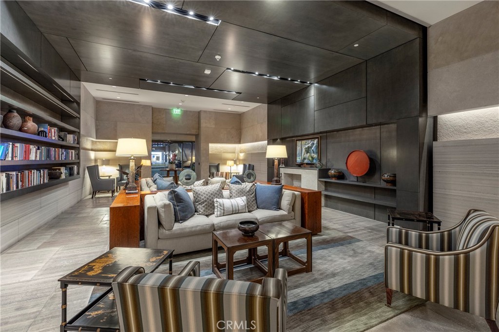 345 E Colorado Boulevard 404