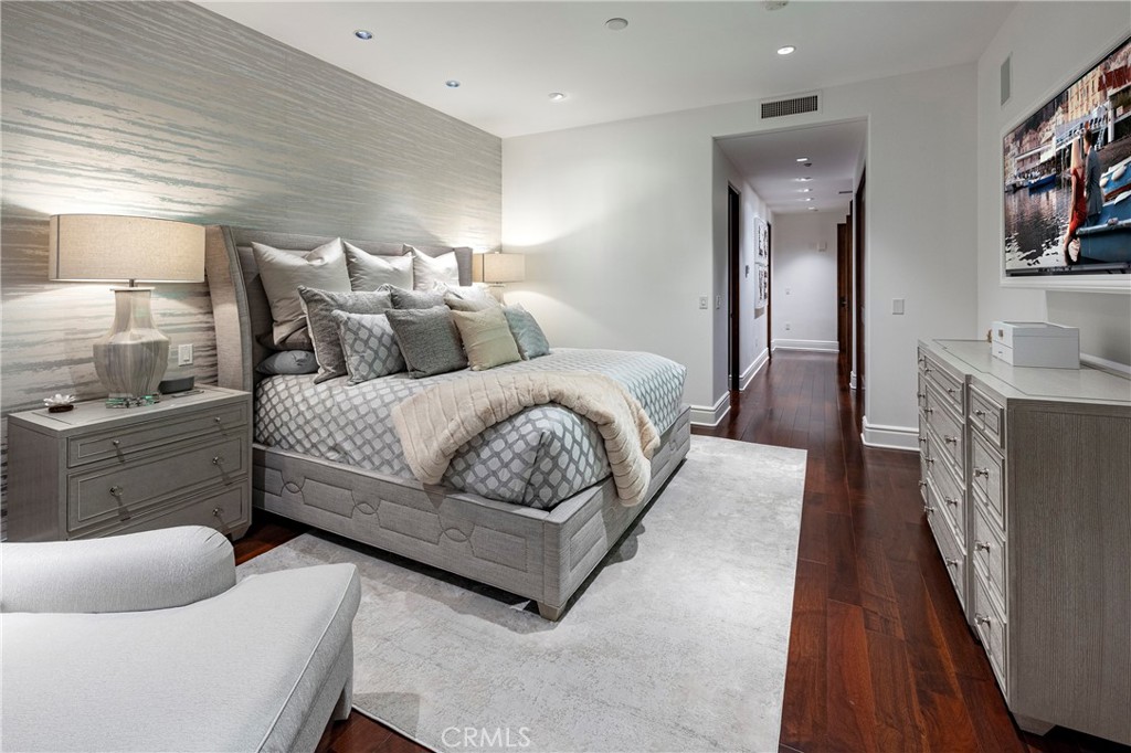 345 E Colorado Boulevard 404