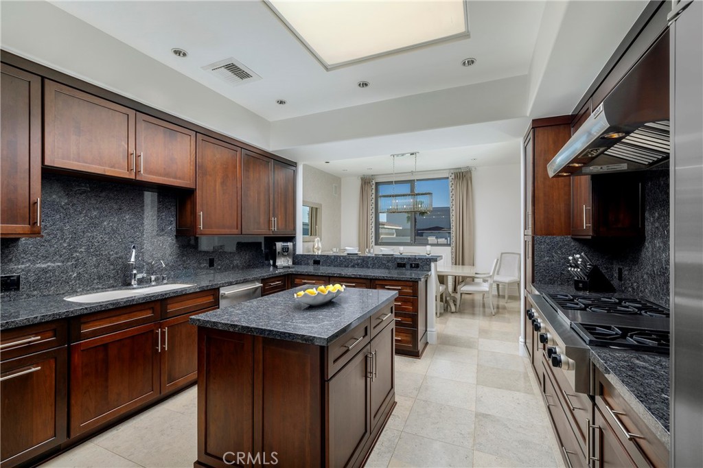 345 E Colorado Boulevard 404