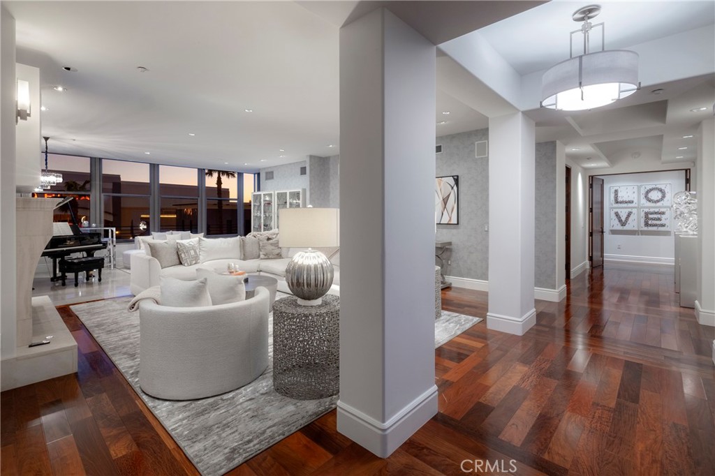 345 E Colorado Boulevard 404