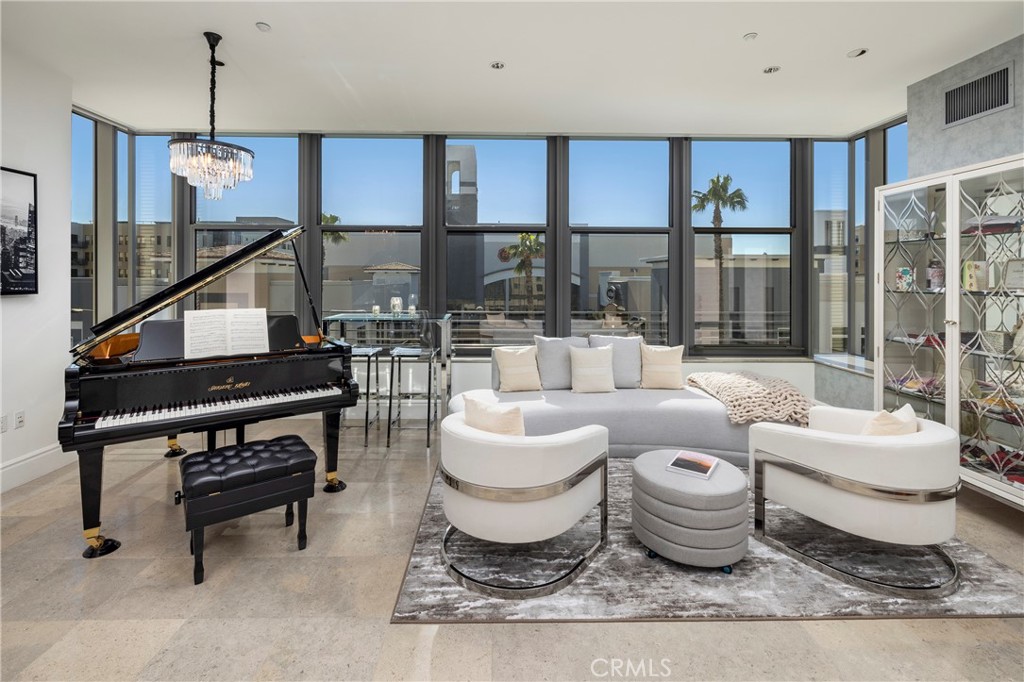 345 E Colorado Boulevard 404