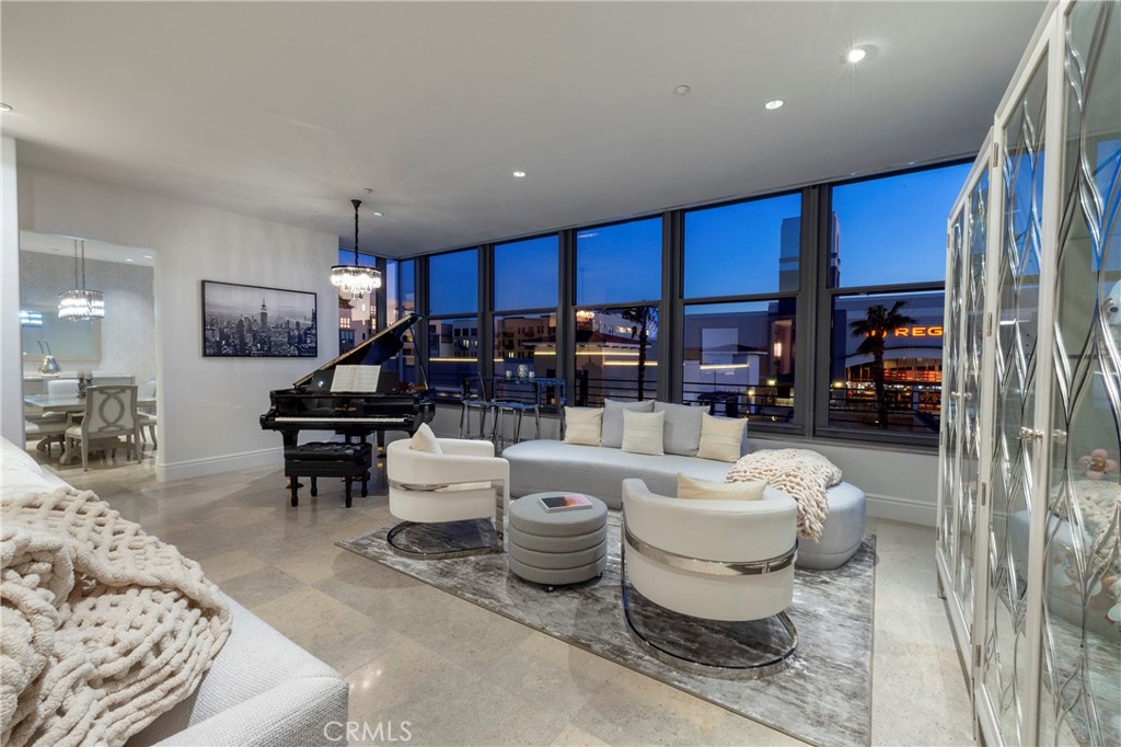 345 E Colorado Boulevard 404