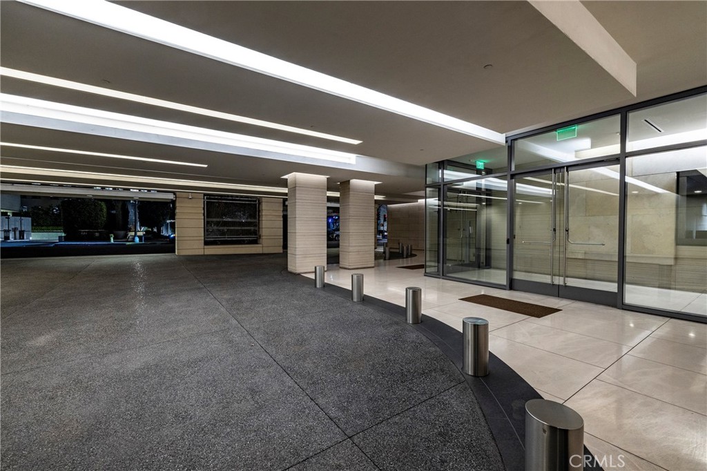 345 E Colorado Boulevard 404