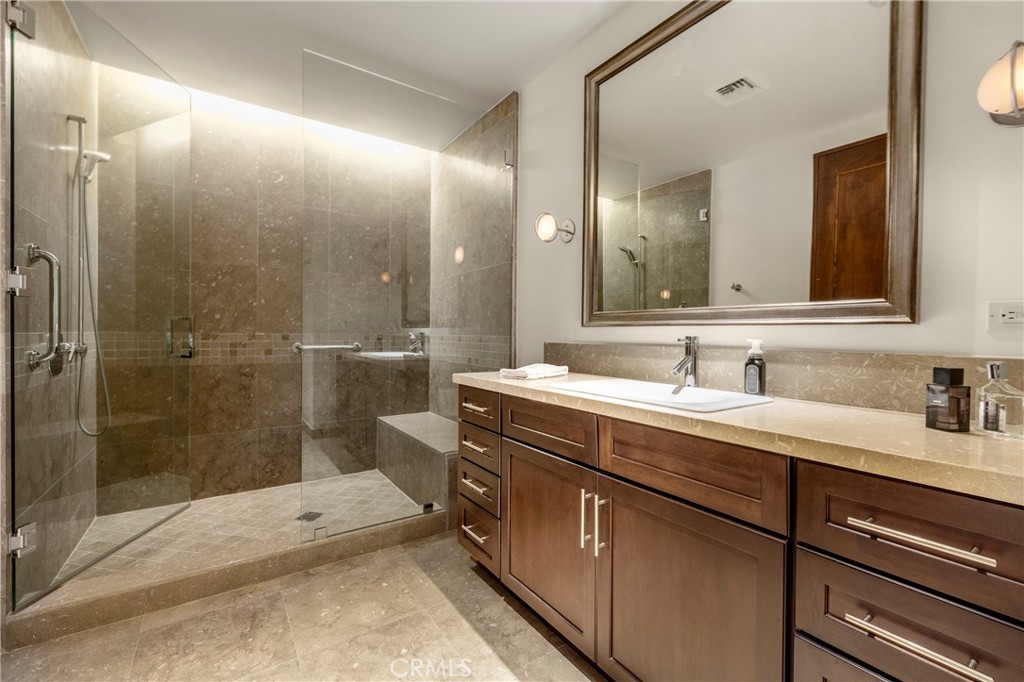345 E Colorado Boulevard 404