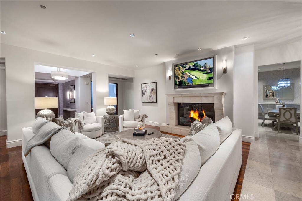 345 E Colorado Boulevard 404