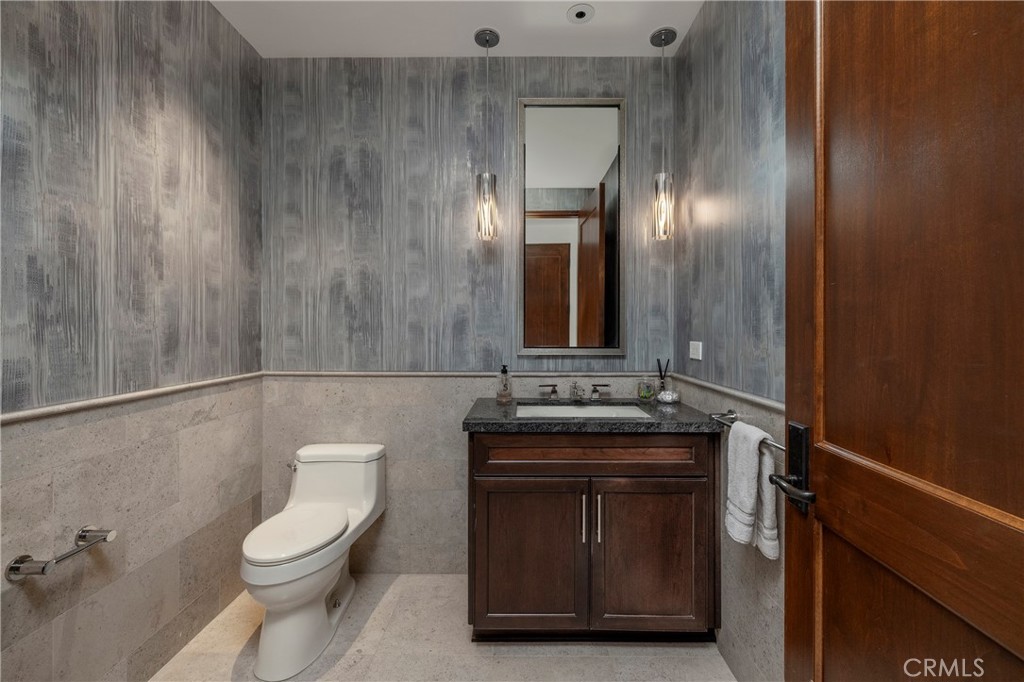 345 E Colorado Boulevard 404
