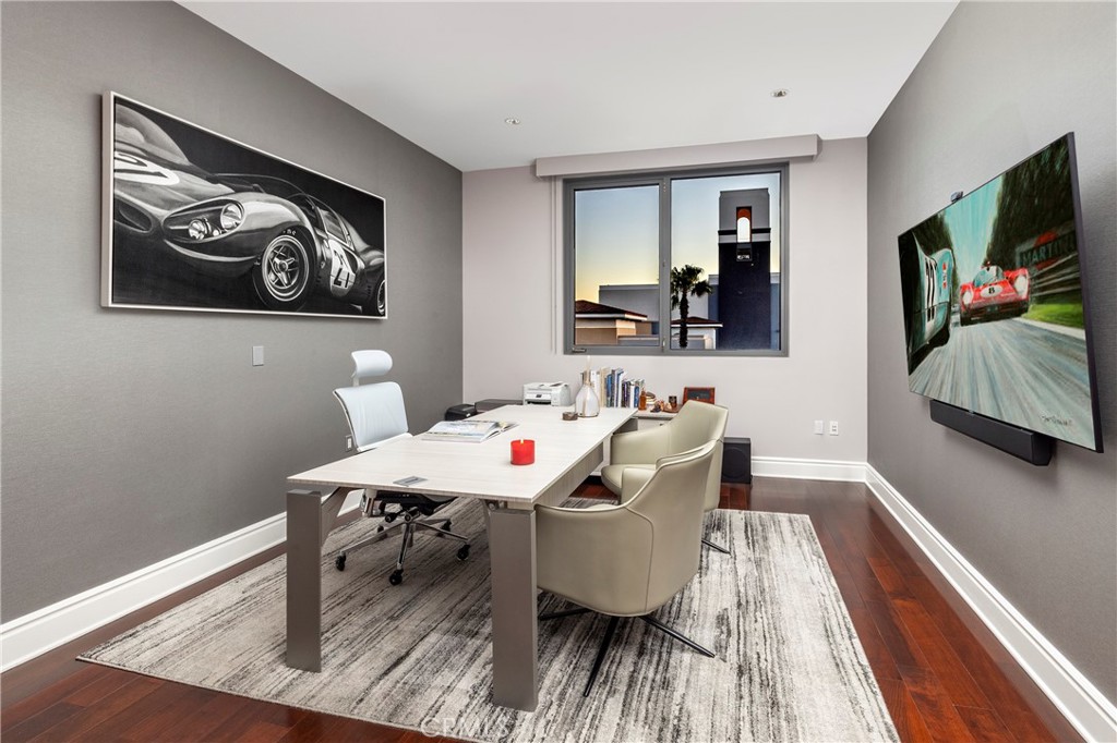 345 E Colorado Boulevard 404