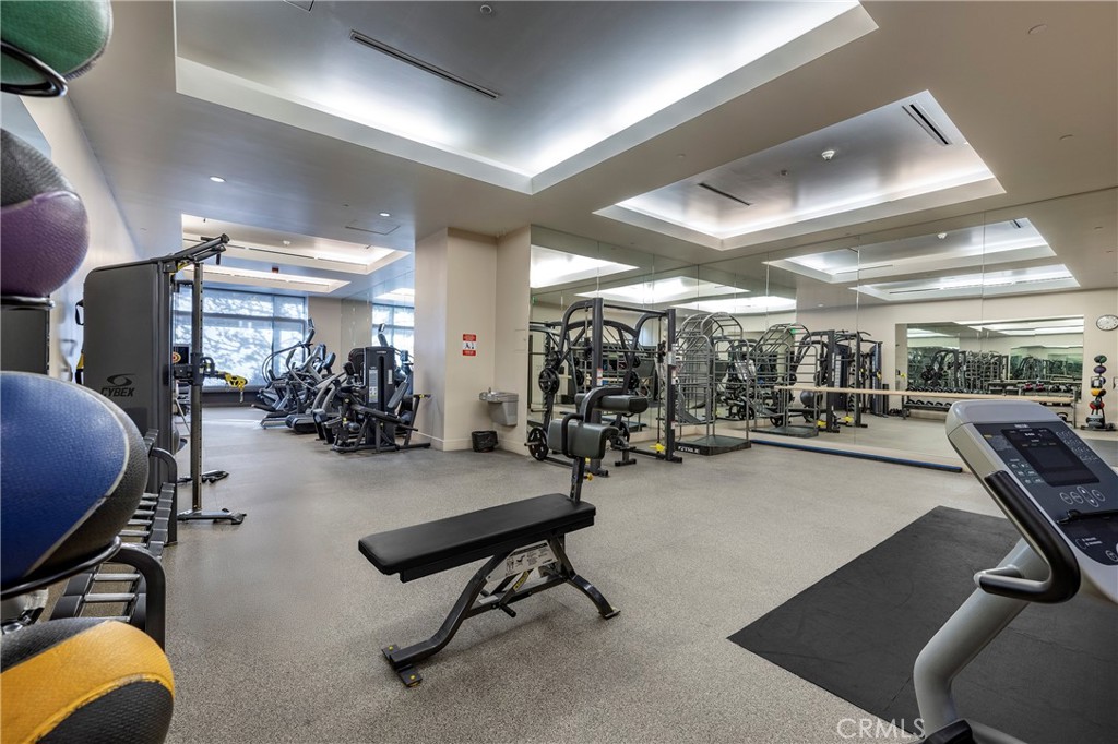 345 E Colorado Boulevard 404