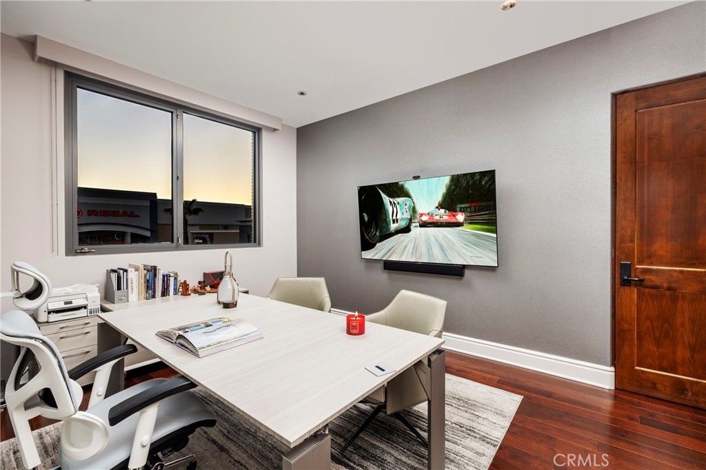 345 E Colorado Boulevard 404