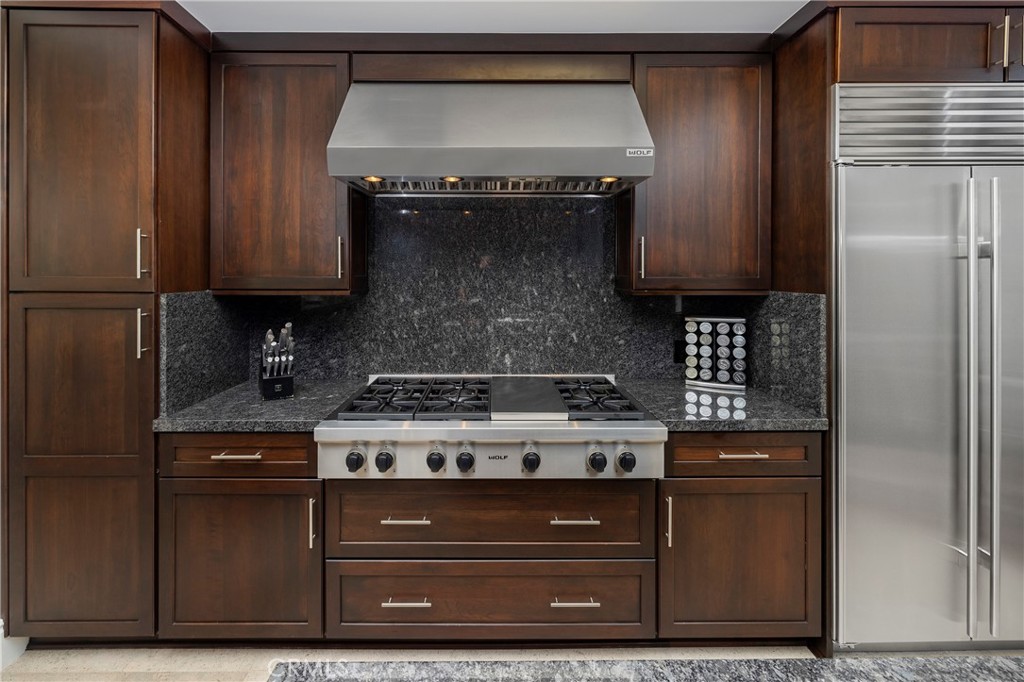 345 E Colorado Boulevard 404