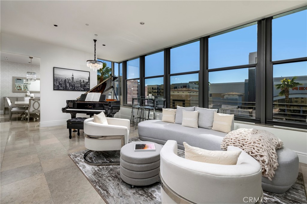 345 E Colorado Boulevard 404