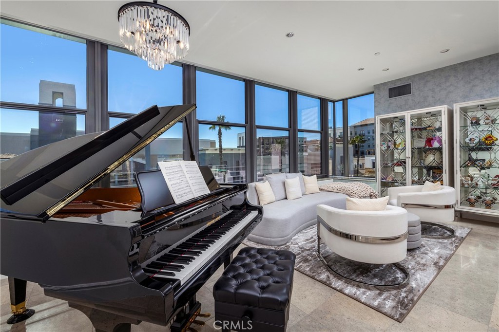 345 E Colorado Boulevard 404