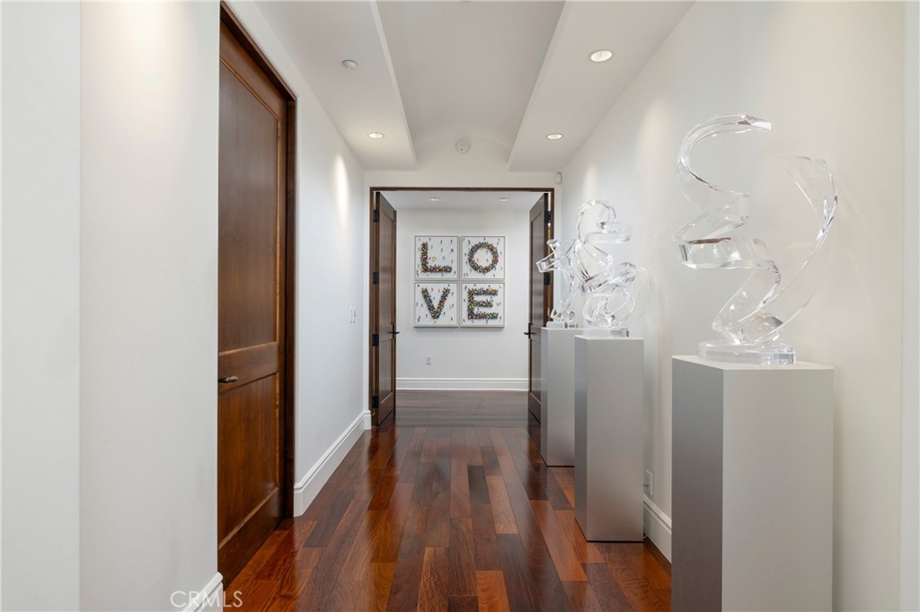 345 E Colorado Boulevard 404