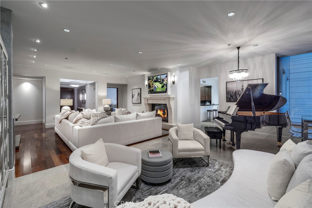 345 E Colorado Boulevard 404