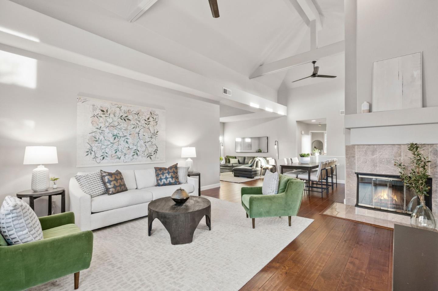 825 Lakeshore DR