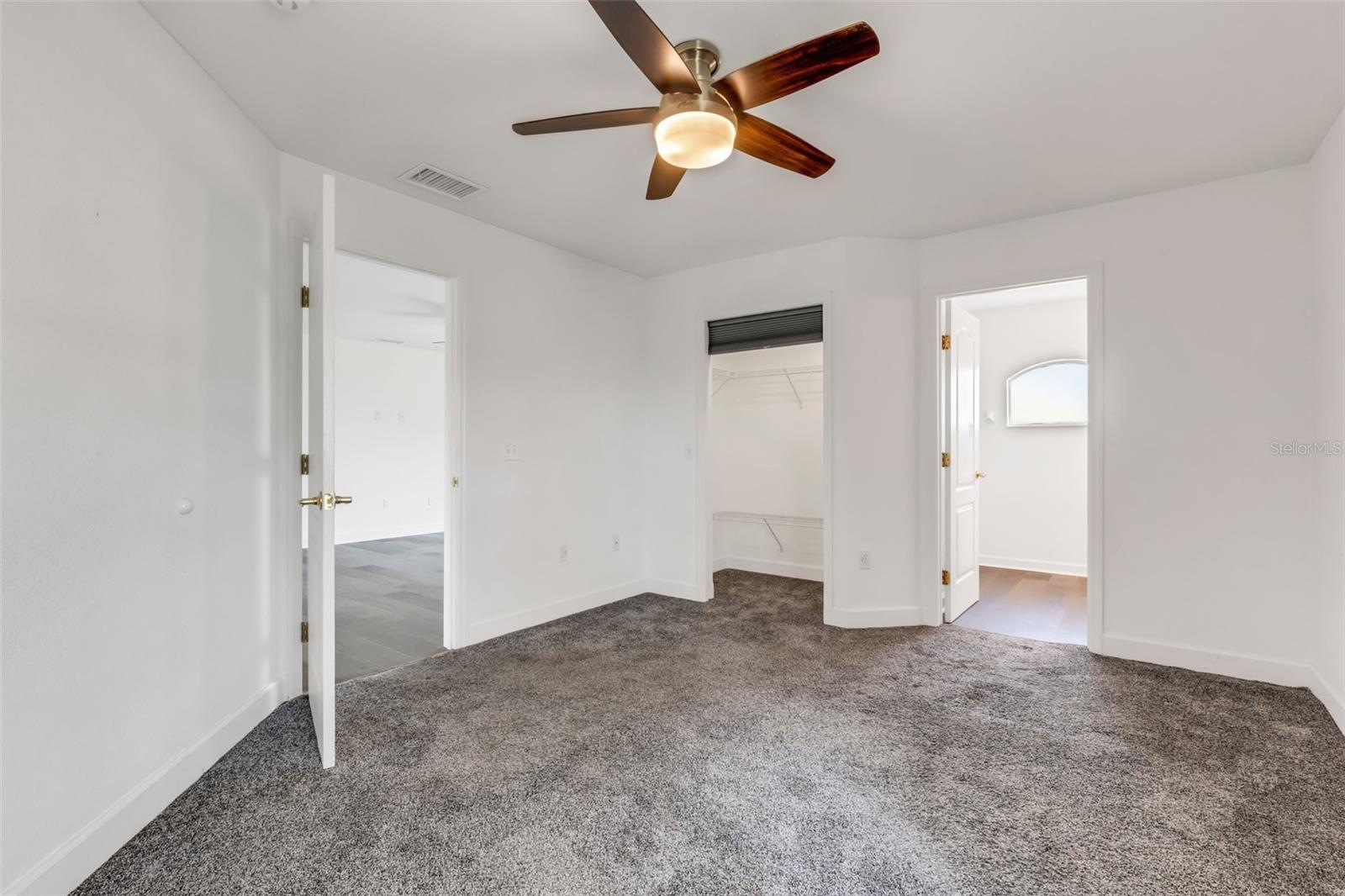 1049 VIEW POINTE CIR