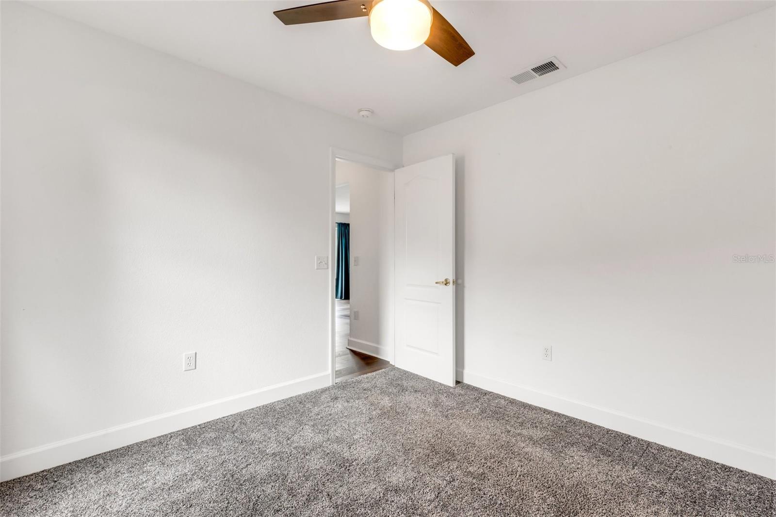 1049 VIEW POINTE CIR