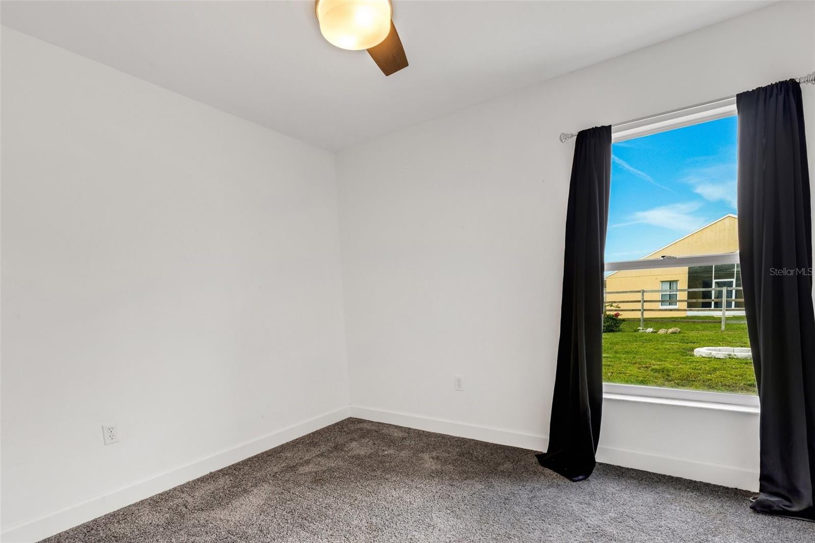 1049 VIEW POINTE CIR